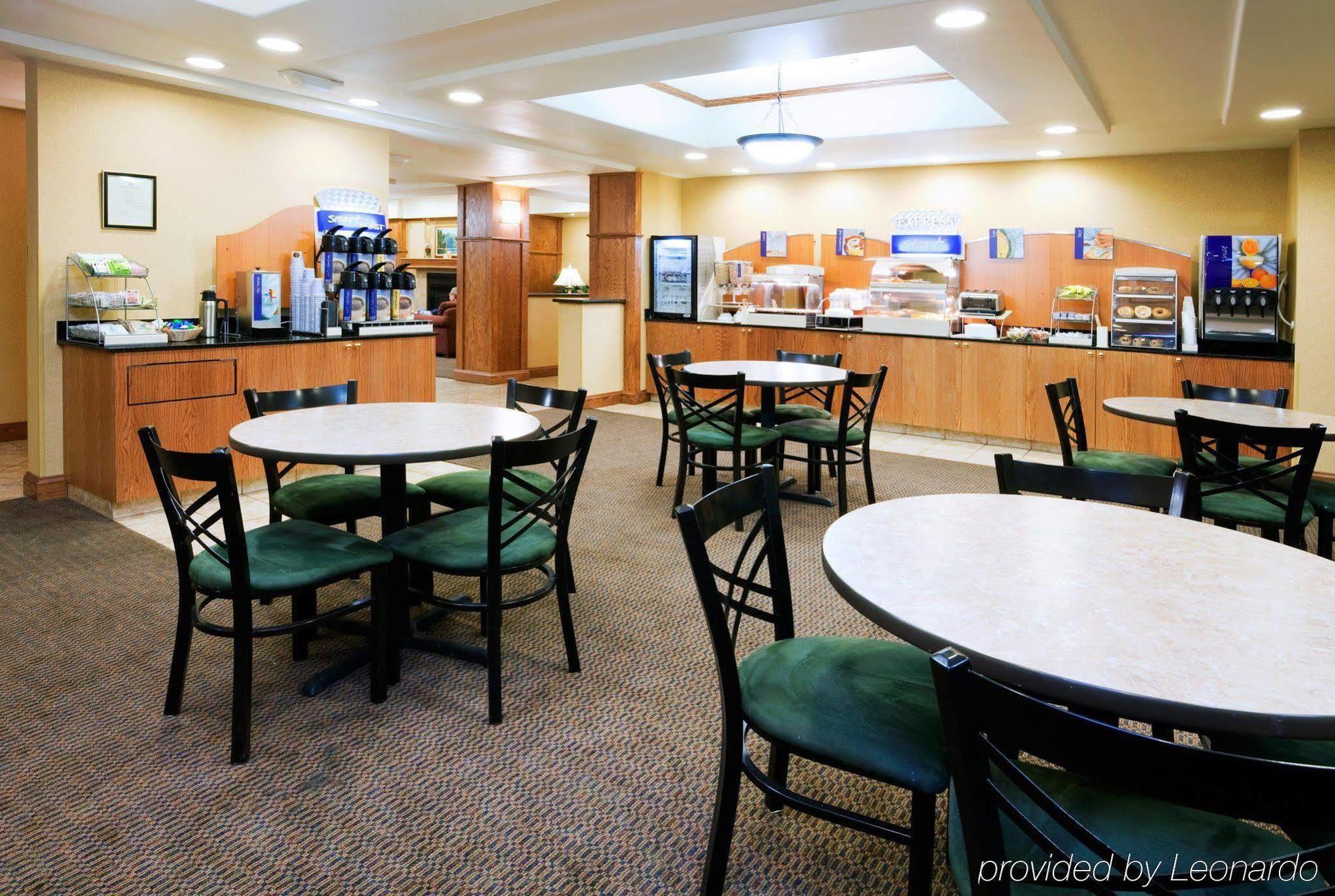 落基山史密斯山湖智选假日酒店 Rocky Mount 餐厅 照片
