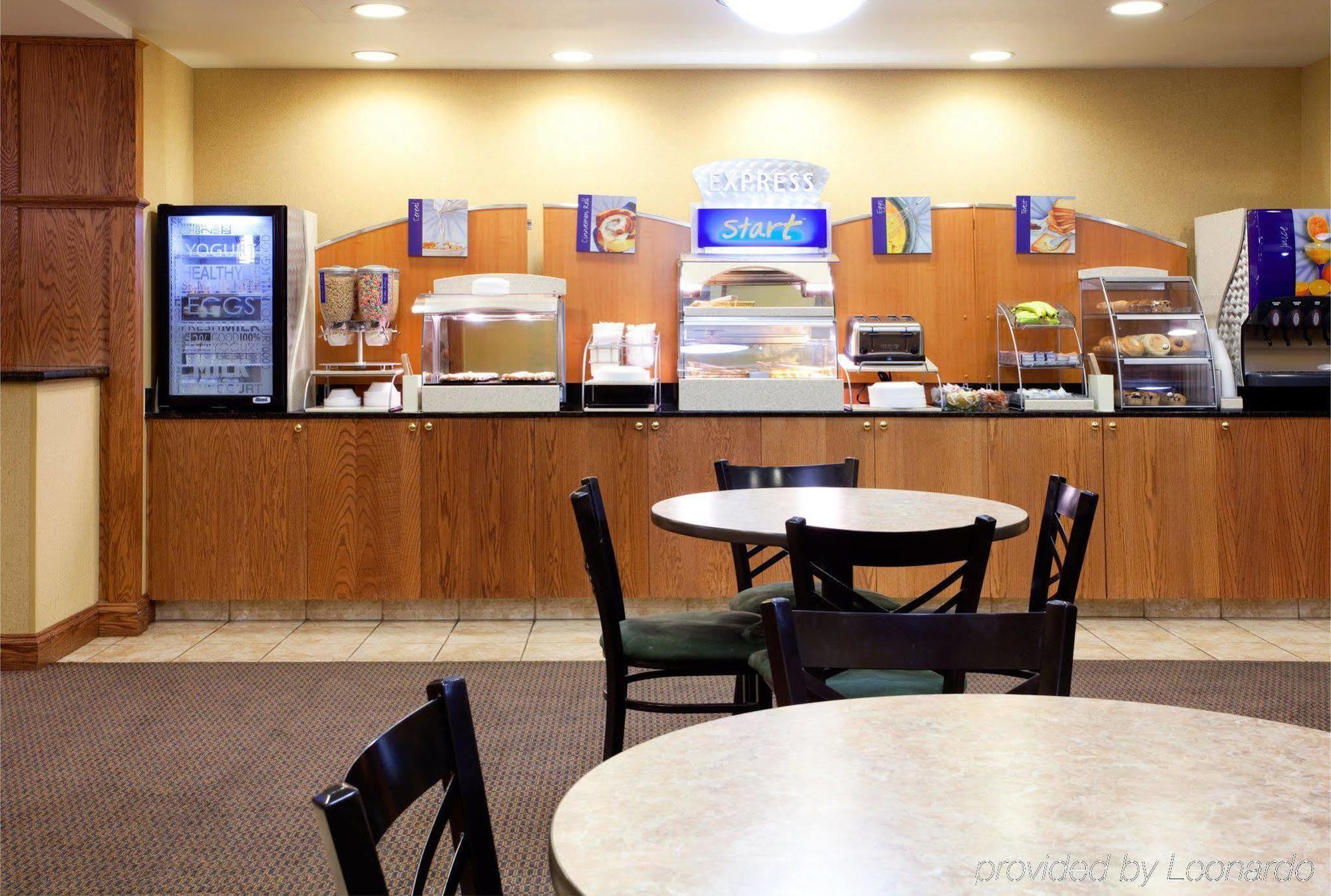 落基山史密斯山湖智选假日酒店 Rocky Mount 餐厅 照片